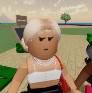 Meet your Posher, Chanel